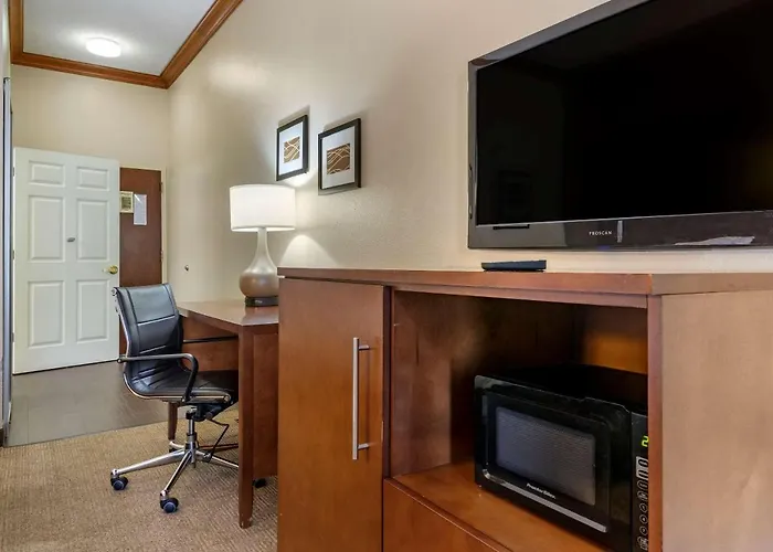 Comfort Inn & Suites Statesboro - University Area